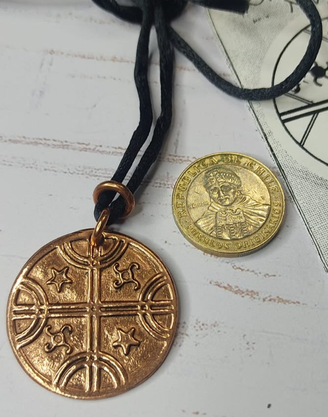 Colgante de cobre mapuche